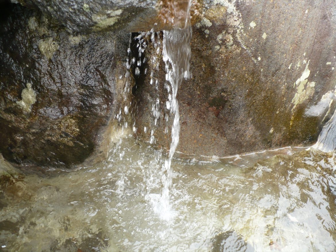 室堂の水の歴史　破砕帯から毎分４２トン のわき水が！？